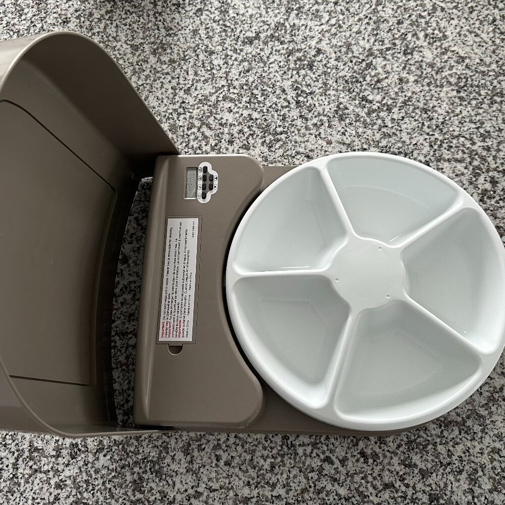 PetSafe Automatic Feeder for Dry Food (5 Meals, 40 oz Capacity)